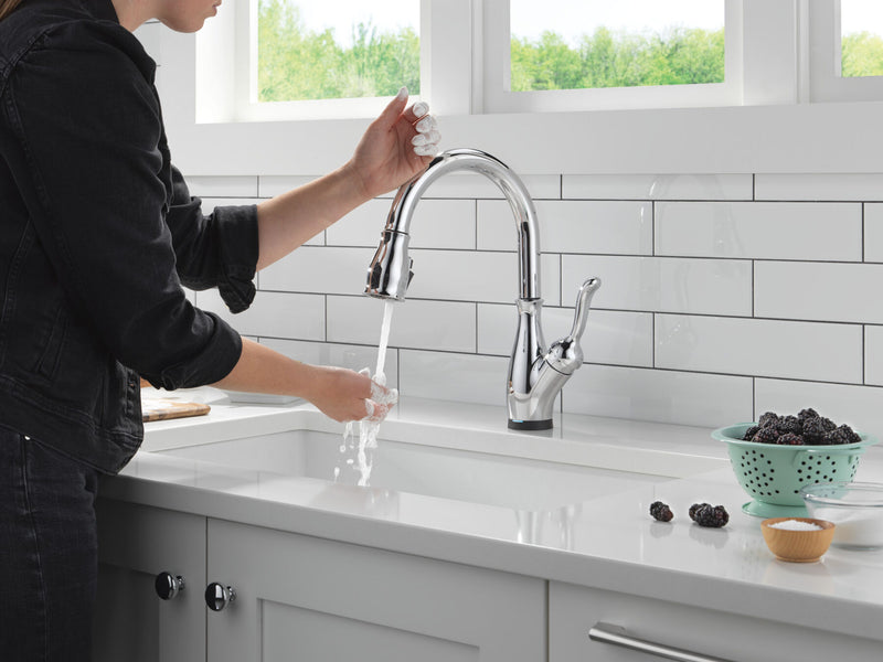 Monomando de Cocina Pull-Down Touch2o® con Tecnología Touchless Leland Delta Delta Grifo