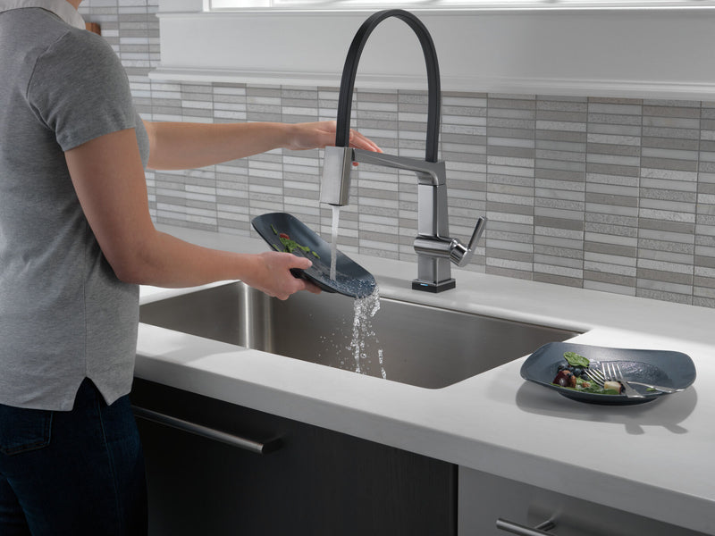 Monomando de Cocina con Manguera Expuesta - Tecnología Touch2o® Pivotal Delta Delta Grifo