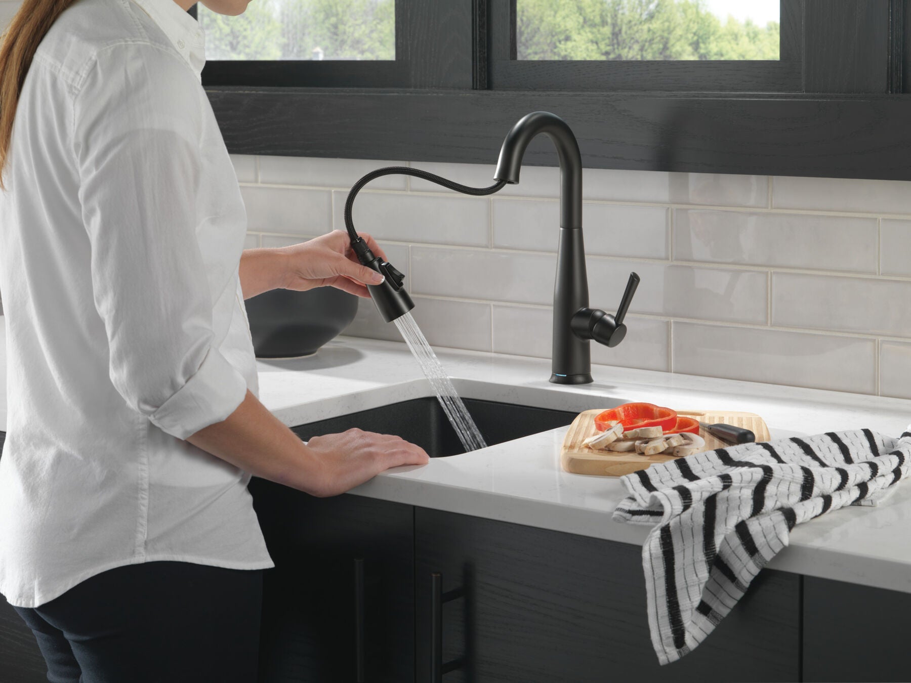 Monomando de Cocina Pull-Down con Tecnología Touch2o® Essa Delta Delta Grifo