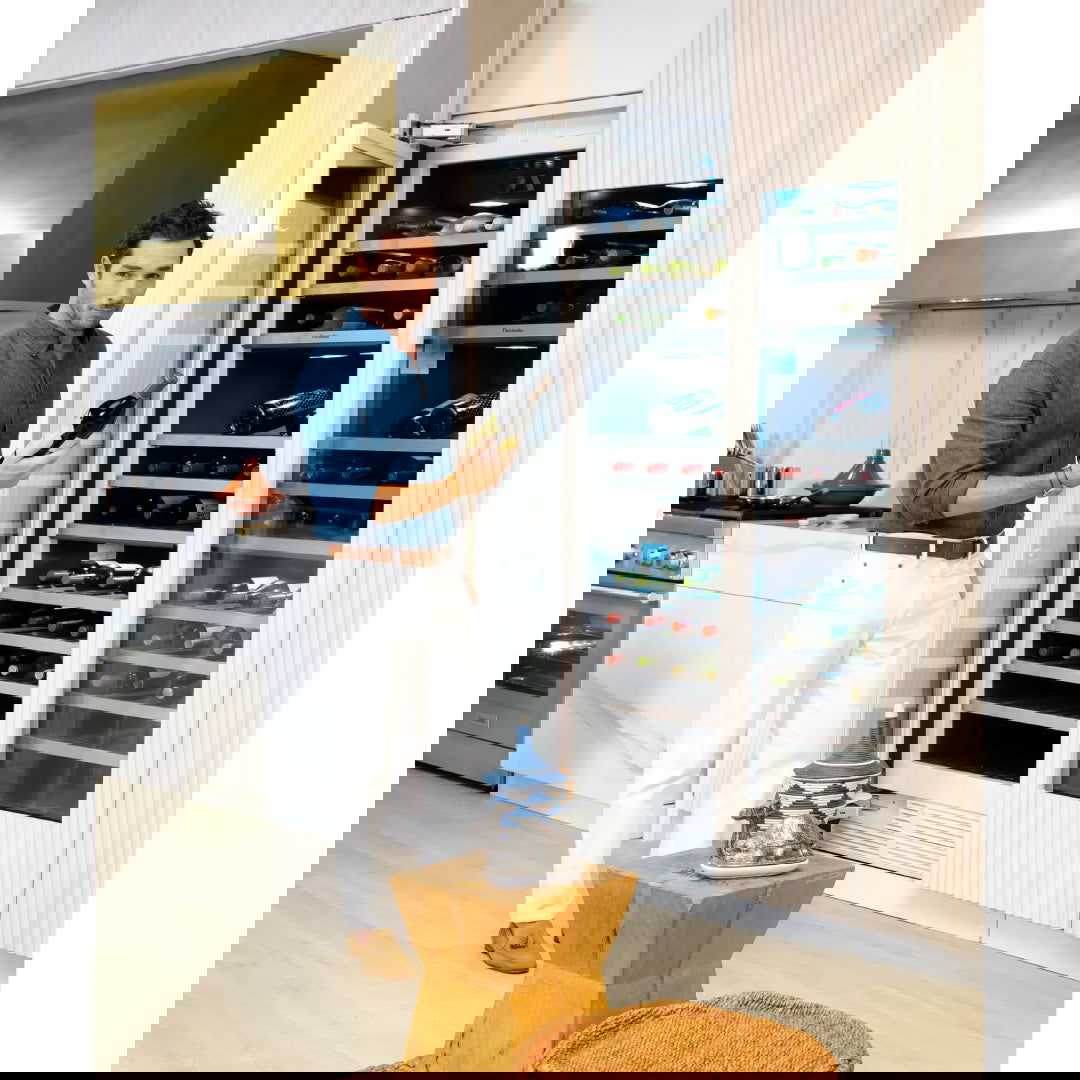 Enfriador Columna de Vino Empotrado de 18" Freedom® Thermador - jamesandstevenmx