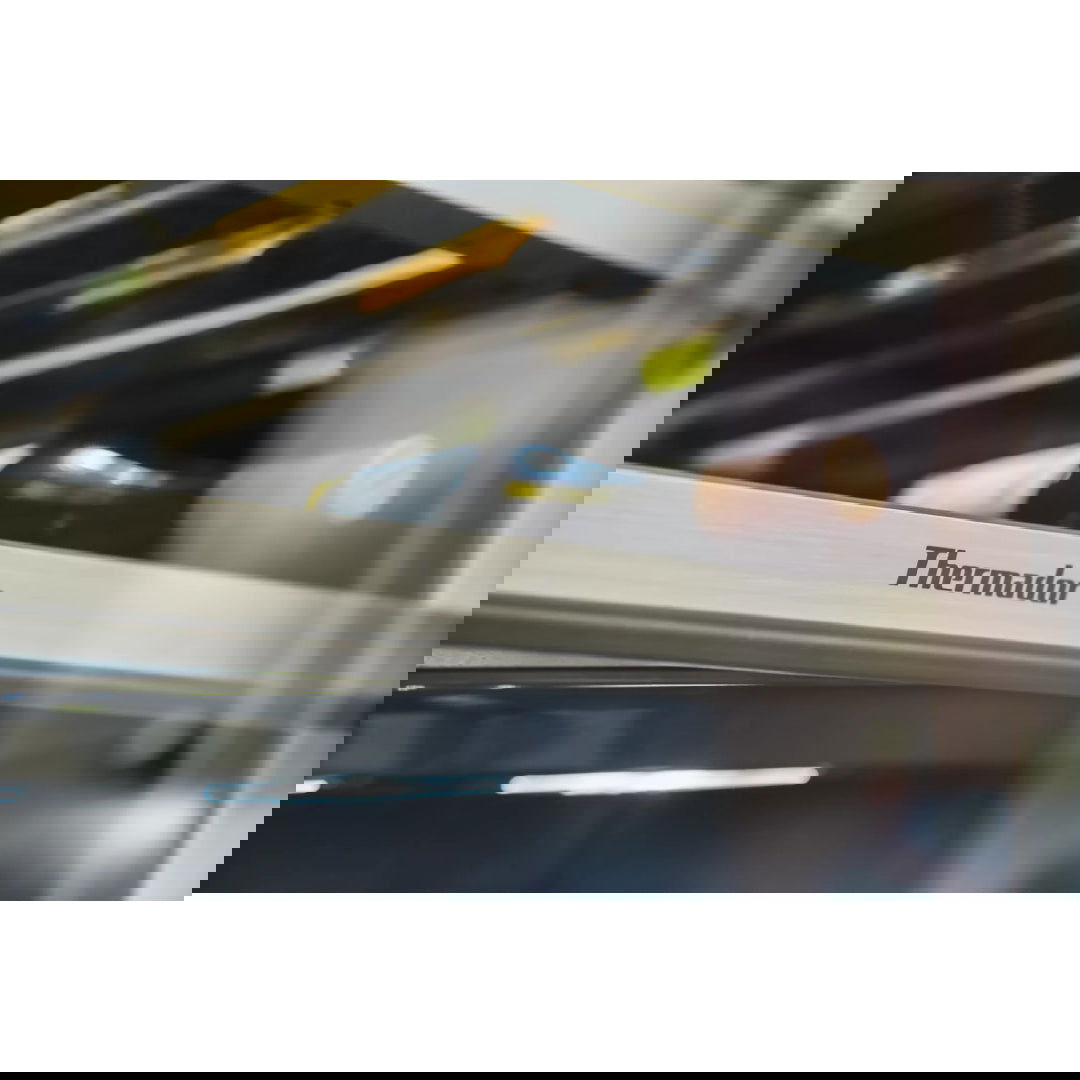 Enfriador Columna de Vino Empotrado de 18" Freedom® Thermador - jamesandstevenmx