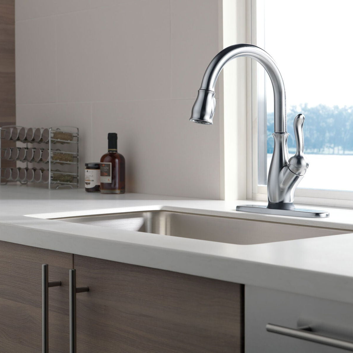 Monomando de Cocina Pull-Down Touch2o® con Tecnología Touchless Leland Delta - jamesandstevenmx