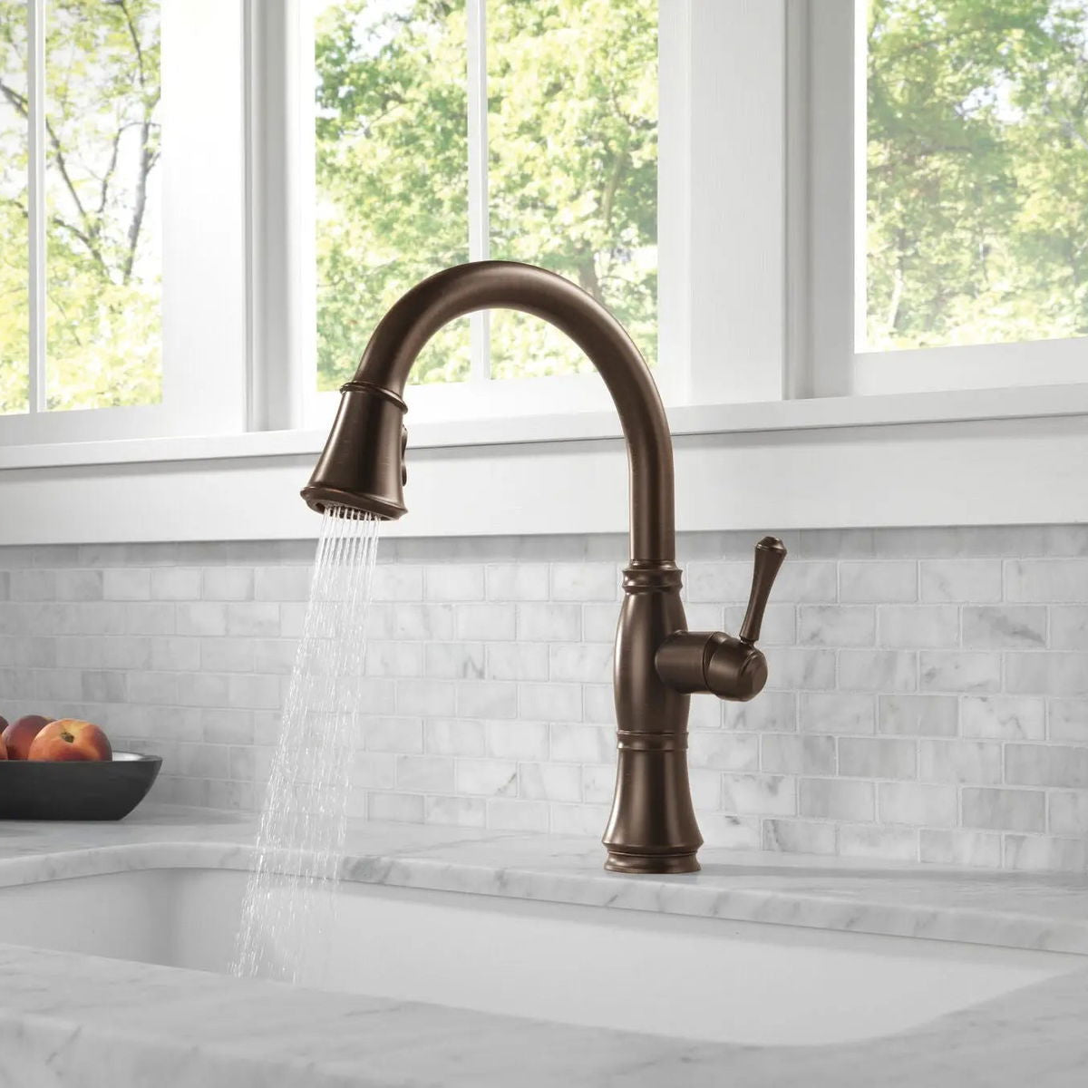 Monomando de Cocina Pull-Down con Shieldspray® - Cassidy - Delta - jamesandstevenmx