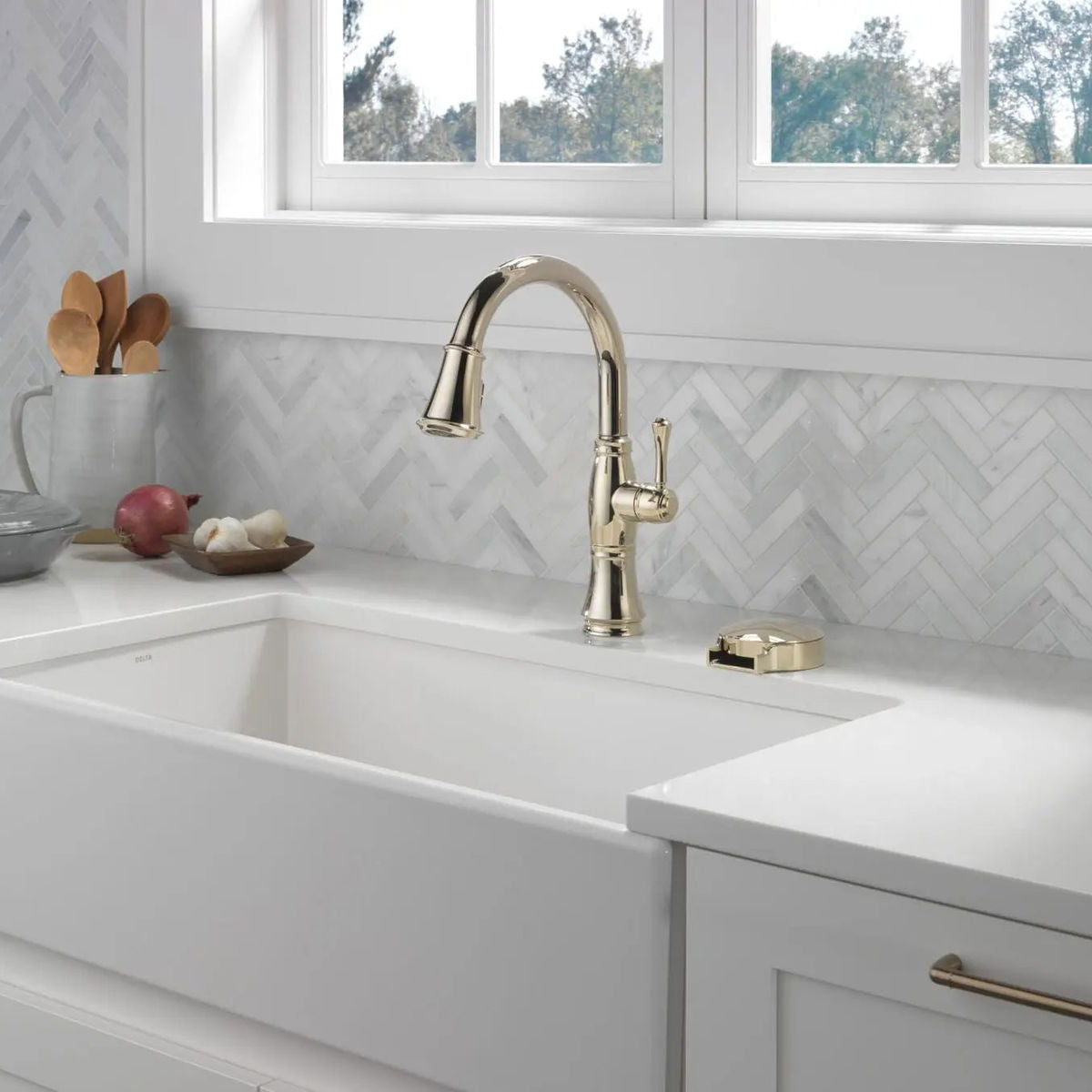 Monomando de Cocina Pull-Down con Shieldspray® - Cassidy - Delta - jamesandstevenmx