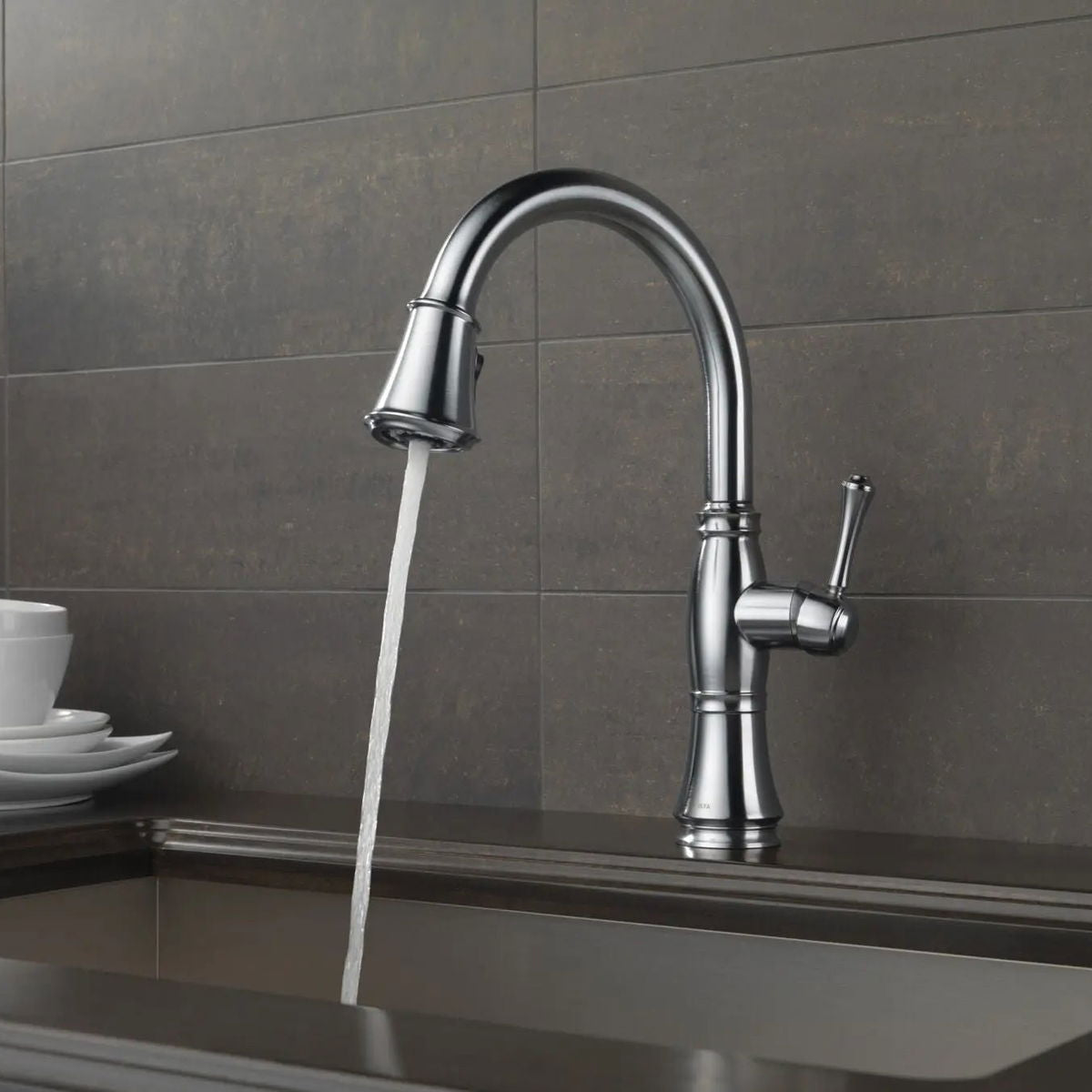 Monomando de Cocina Pull-Down con Shieldspray® - Cassidy - Delta - jamesandstevenmx