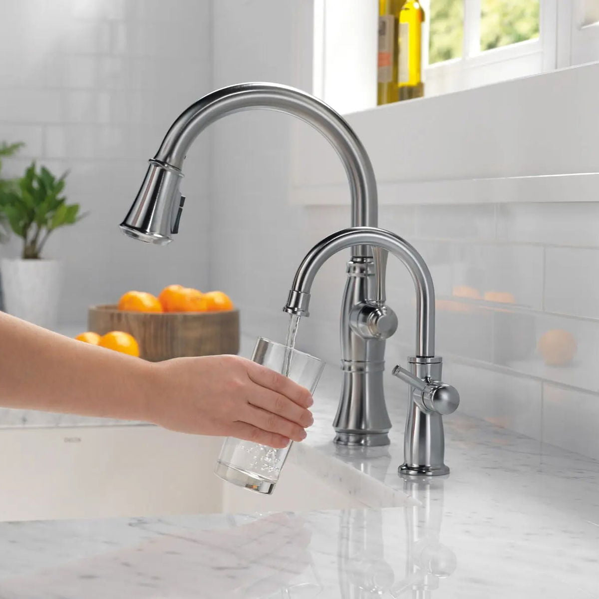 Monomando de Cocina Pull-Down con Shieldspray® - Cassidy - Delta - jamesandstevenmx