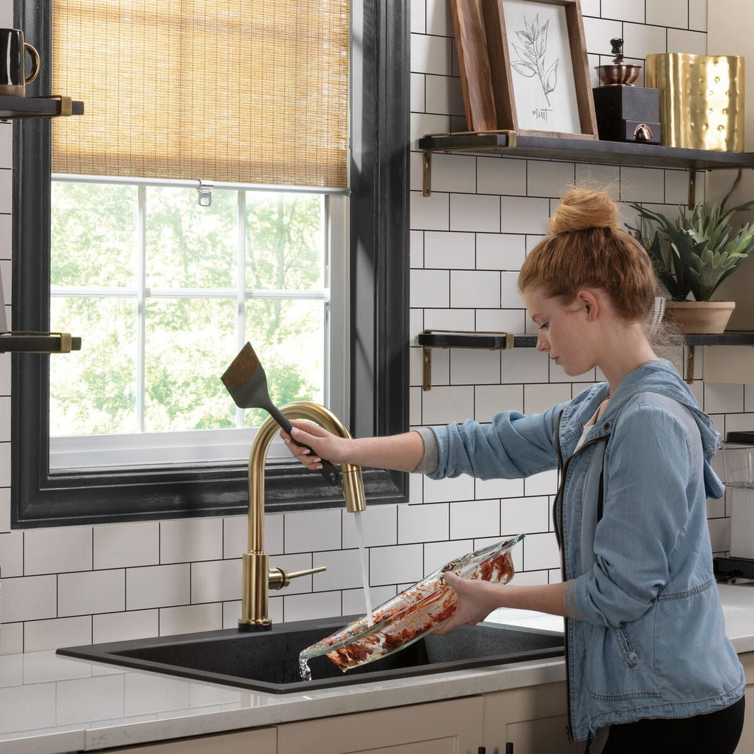 Monomando de Cocina Pull-Down con Tecnología Touch2o® Trinsic Delta - jamesandstevenmx