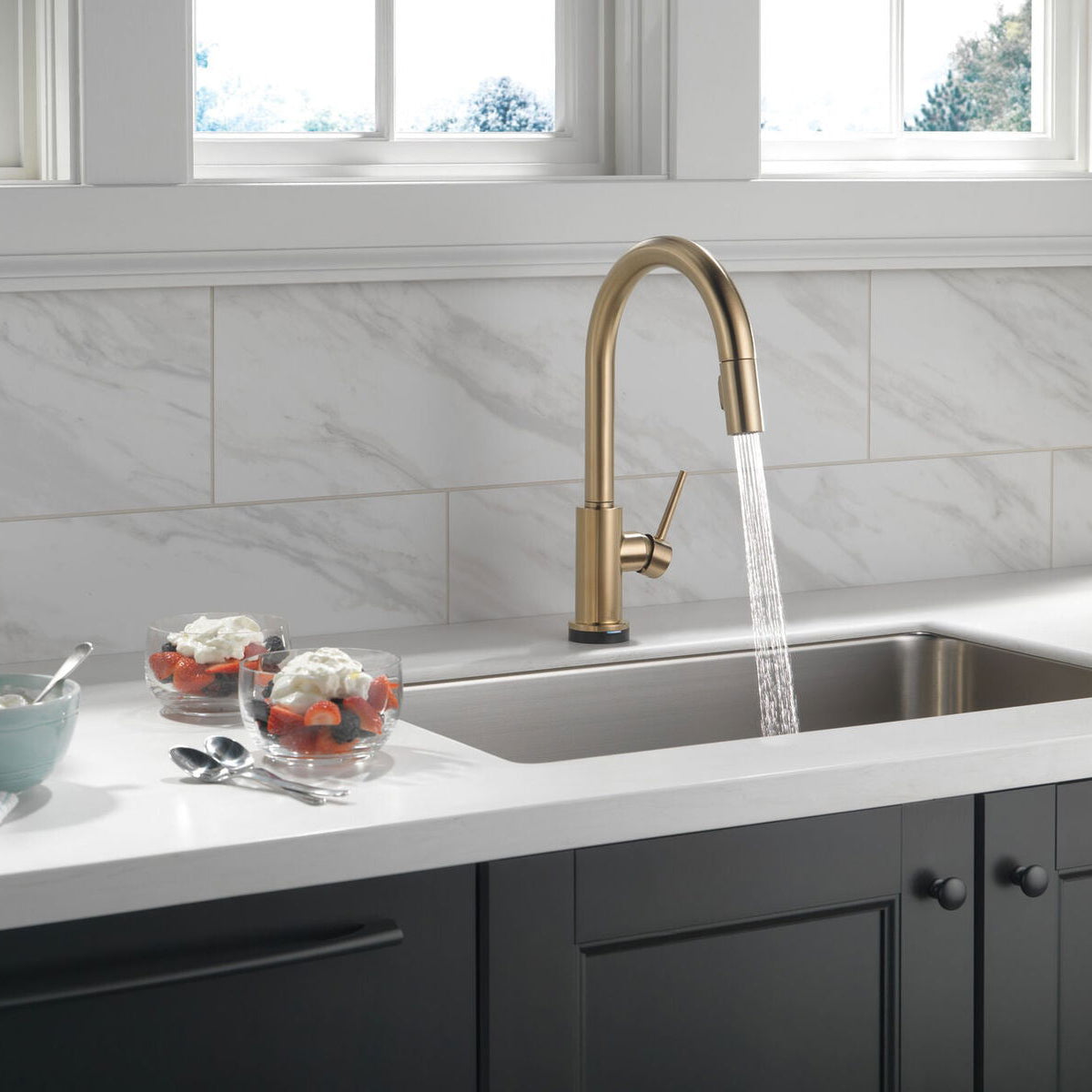 Monomando de Cocina Pull-Down con Tecnología Touch2o® Trinsic Delta - jamesandstevenmx