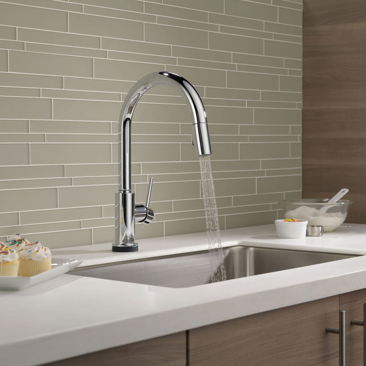 Monomando de Cocina Pull-Down con Tecnología Touch2o® Trinsic Delta - jamesandstevenmx