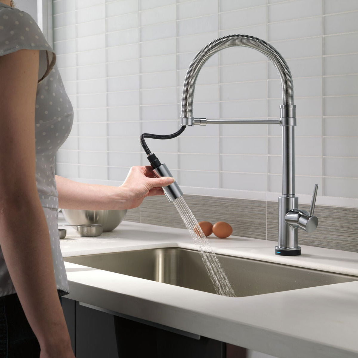 Monomando de Cocina Pull - Down - Tecnología Touch2o® Trinsic Delta - jamesandstevenmx
