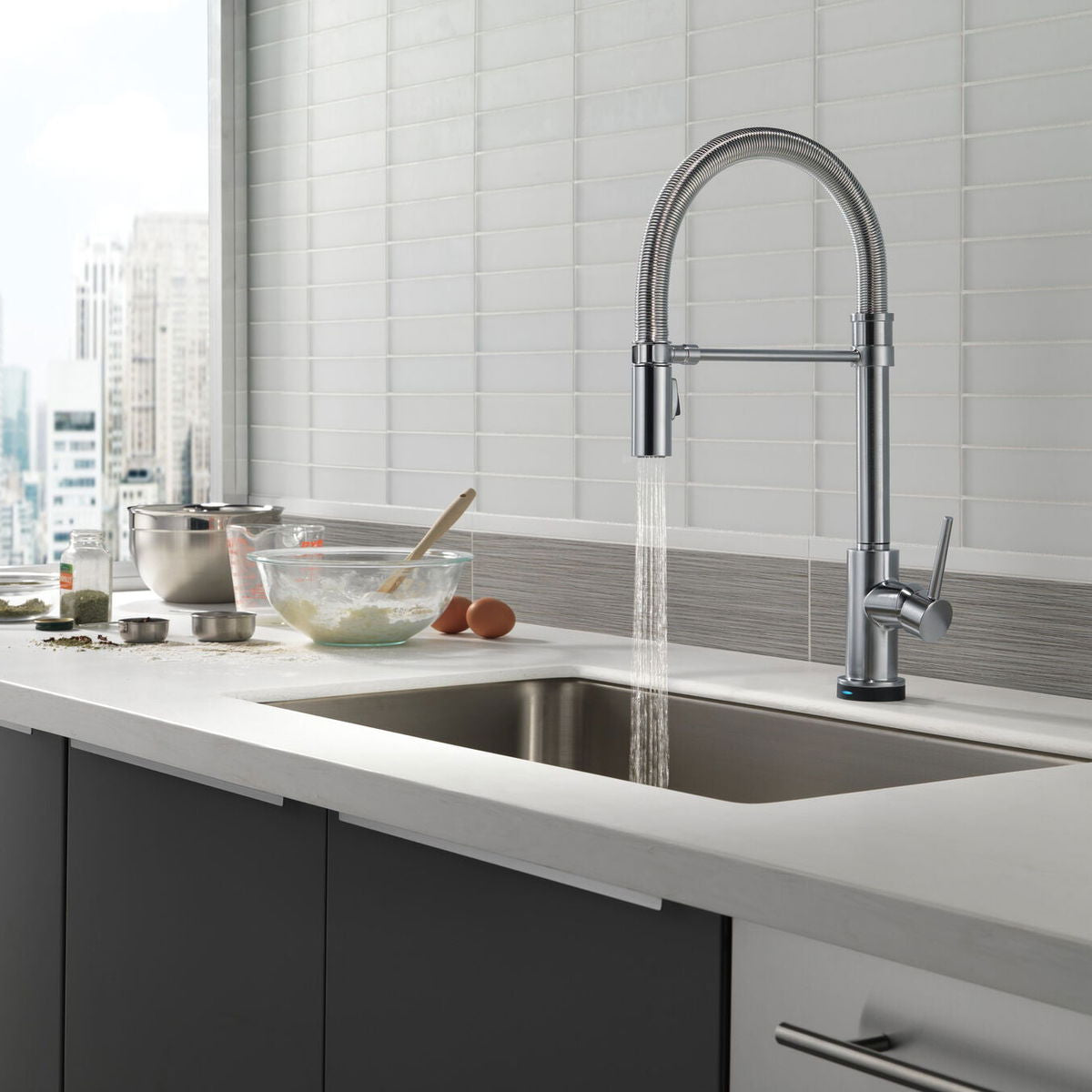 Monomando de Cocina Pull - Down - Tecnología Touch2o® Trinsic Delta - jamesandstevenmx