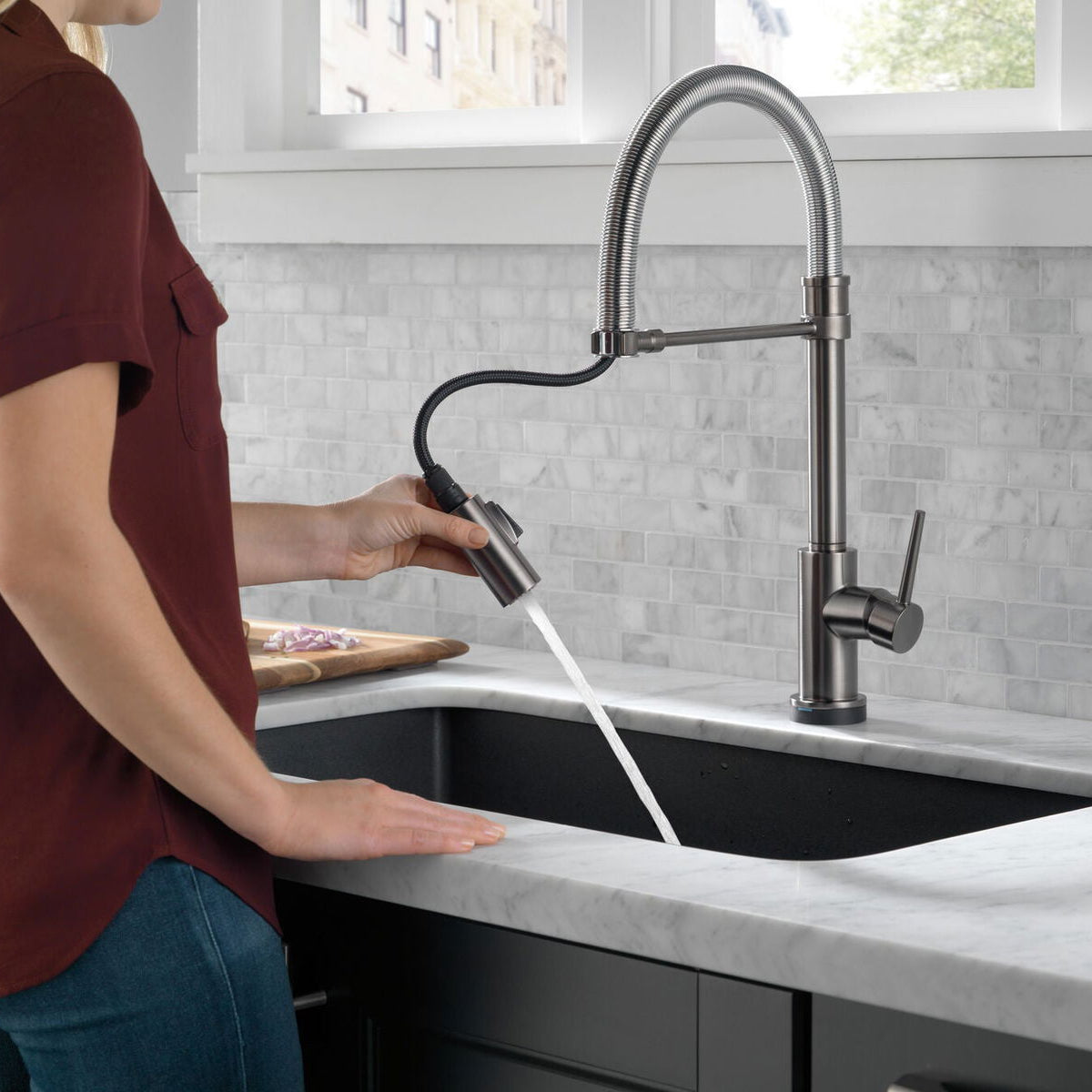 Monomando de Cocina Pull - Down - Tecnología Touch2o® Trinsic Delta - jamesandstevenmx