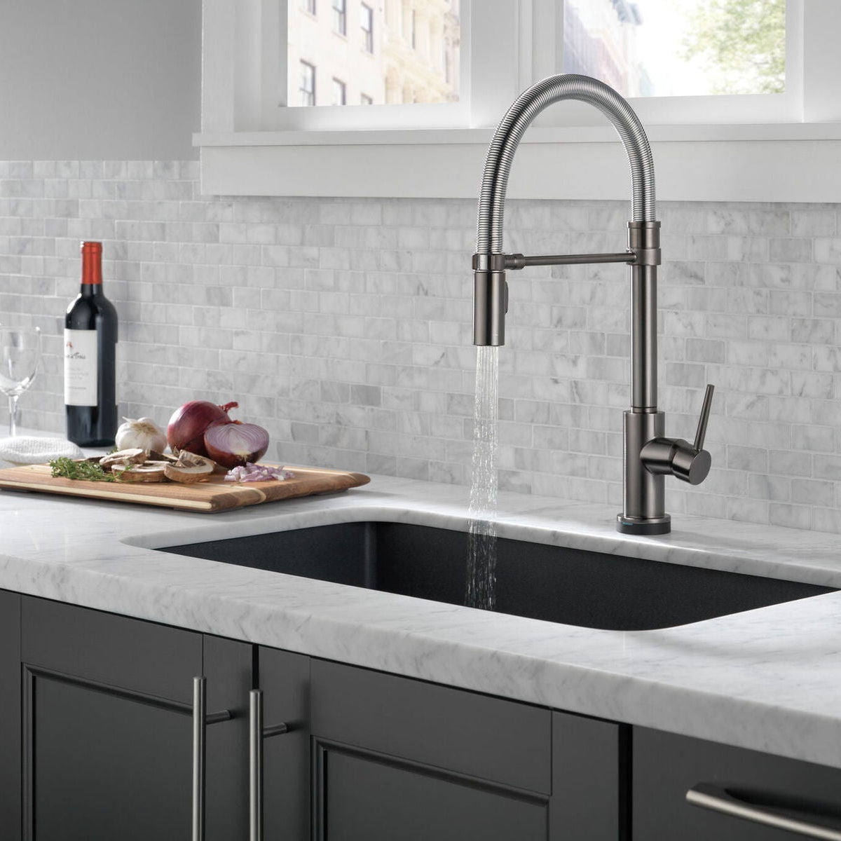 Monomando de Cocina Pull - Down - Tecnología Touch2o® Trinsic Delta - jamesandstevenmx