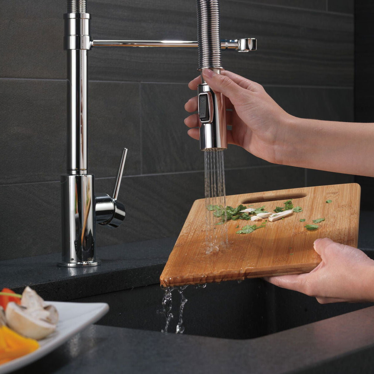 Monomando de Cocina Pull - Down Trinsic Delta - jamesandstevenmx