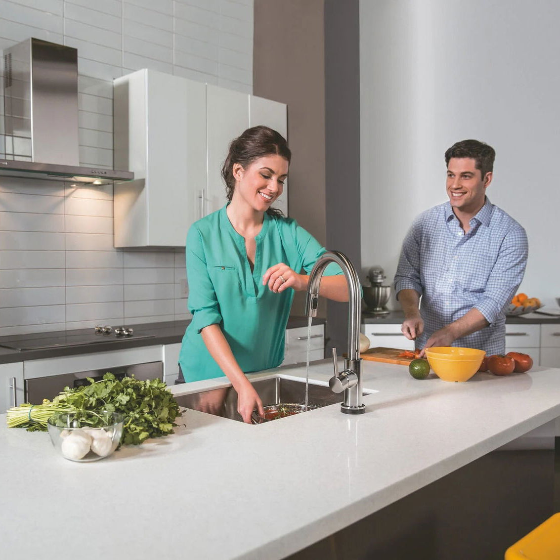 Monomando de Cocina Pull - Down con Tecnología Touch2o® Trinsic Delta - jamesandstevenmx