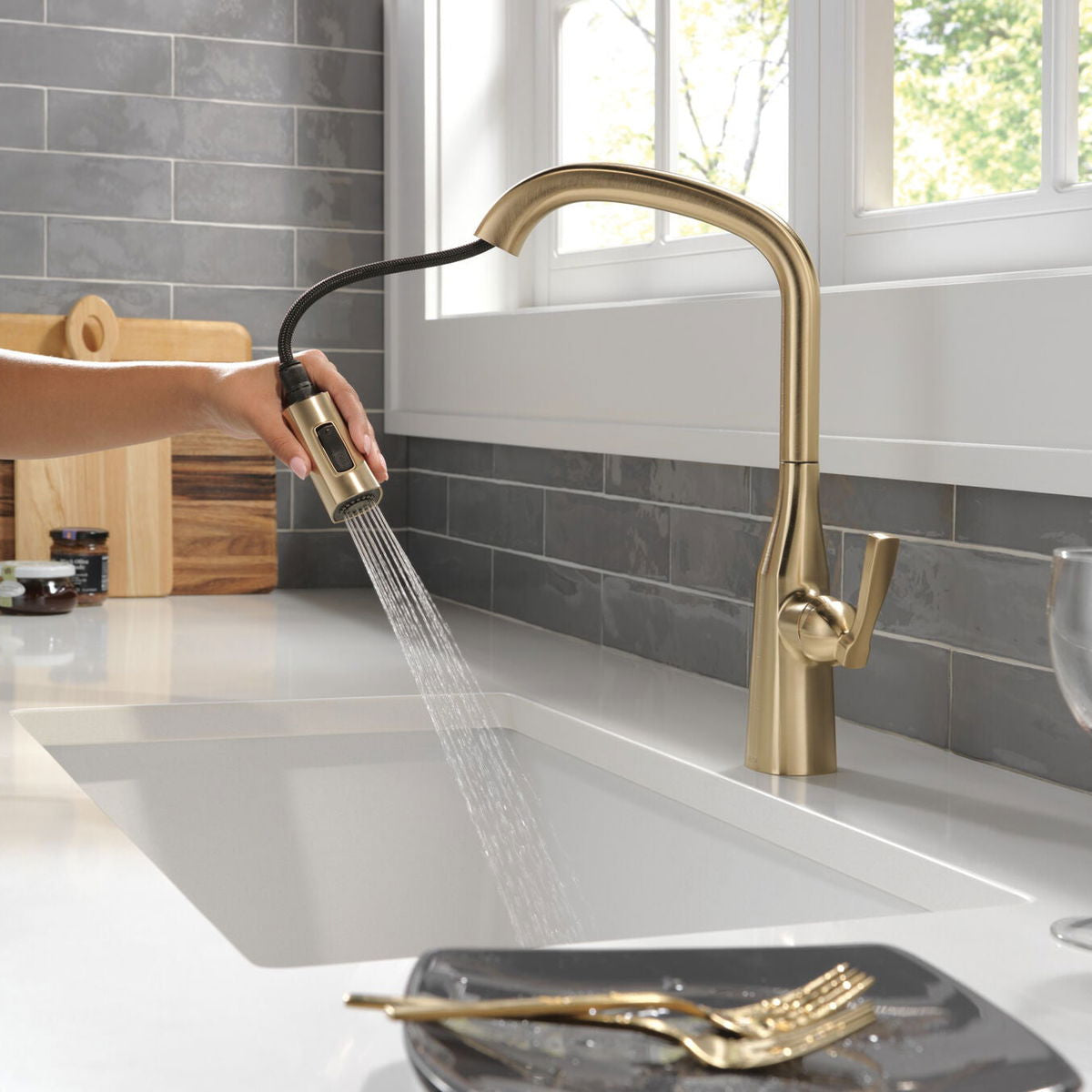 Monomando de Cocina Pull Down en Lumicoat - Hierro Delta - jamesandstevenmx