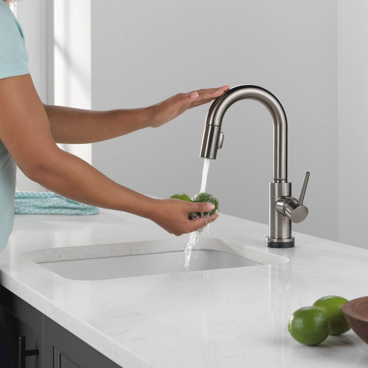 Monomandode para Bar Pull Down con Tecnología Touch2o® Trinsic Delta - jamesandstevenmx