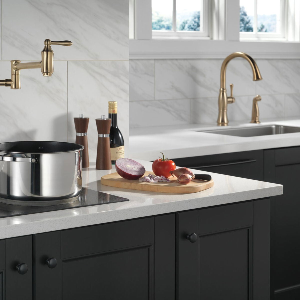 Pot Filler de Cocina de Pared- Delta - jamesandstevenmx