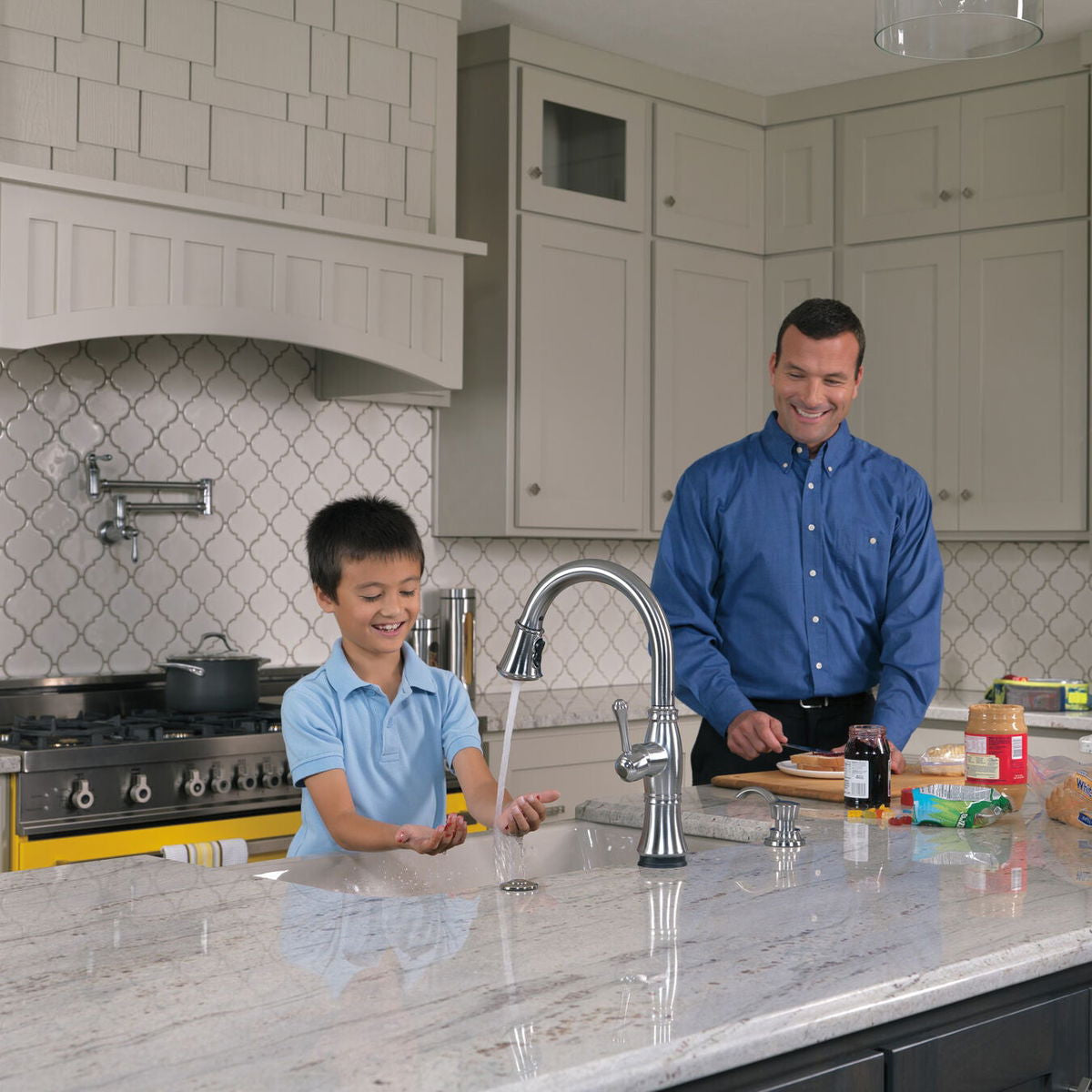 Pot Filler de Cocina de Pared- Delta - jamesandstevenmx