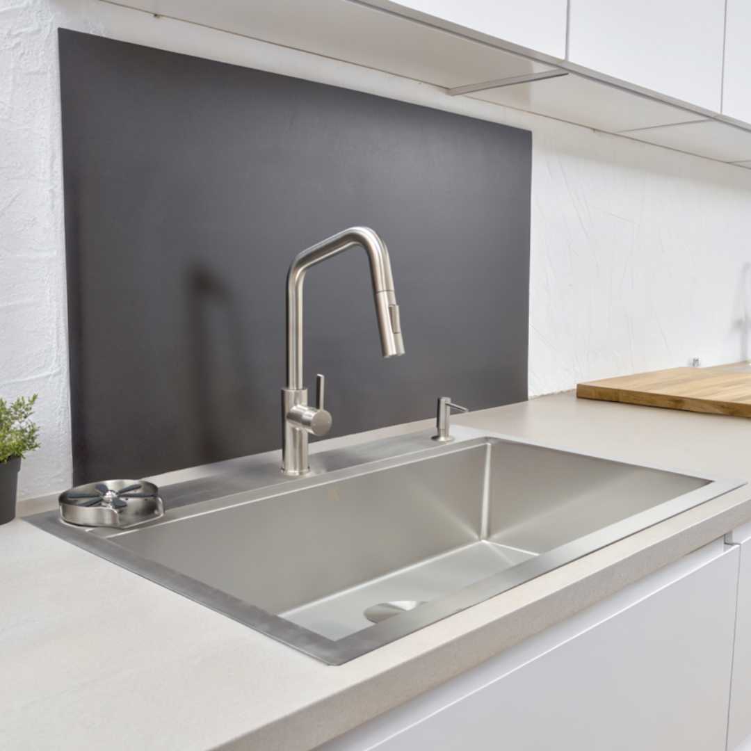 Workstation paquete Tarja + Grifo monomando Antisarro 83.8cm 33" KELE KWS0110AAS