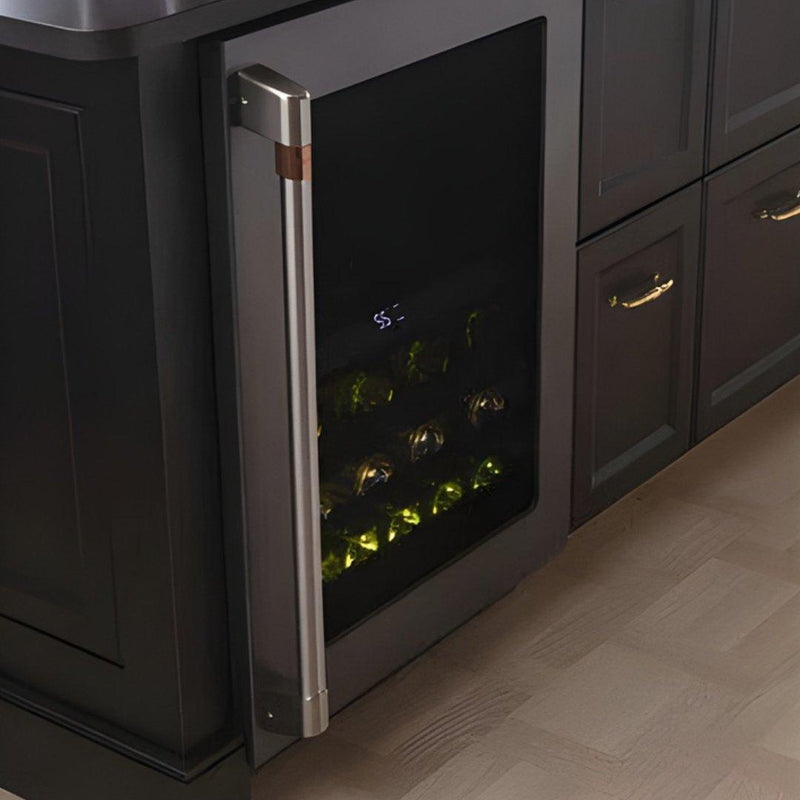 Cava de vinos Café Appliances de 24 pulgadas dual zone en acabado matte black con capacidad para 46 botellas