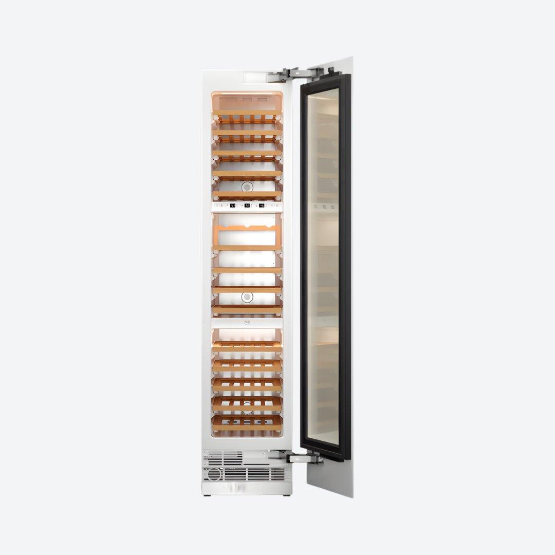 Cava de vinos de columna panelable Bertazzoni de 18 pulgadas con triple zona y opción de apertura derecha o izquierda