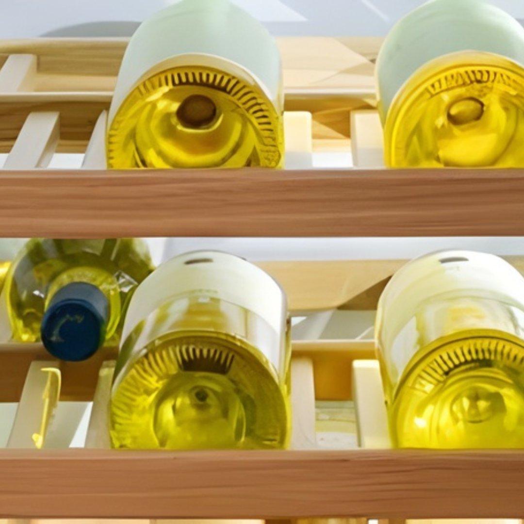 Cava de vinos de columna panelable Bertazzoni de 18 pulgadas con triple zona y opción de apertura derecha o izquierda