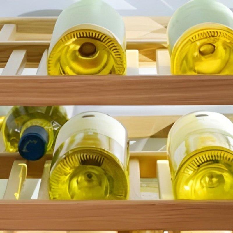 Cava de vinos de columna panelable Bertazzoni de 18 pulgadas con triple zona y opción de apertura derecha o izquierda