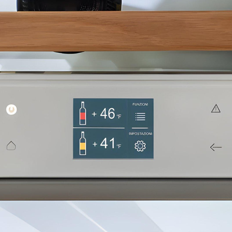 Cava de vinos de columna panelable Bertazzoni de 24 pulgadas con triple zona de temperatura y puerta reversible