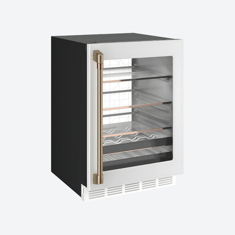 Centro de bebidas Café Appliances de 24 pulgadas en acabado Matte White con puerta de cristal y LED light wall