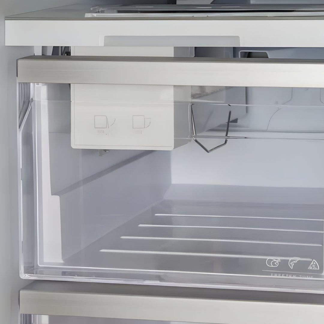 Congelador de columna panelable Bertazzoni de 18 pulgadas con bisagra izquierda e Ice Maker automático