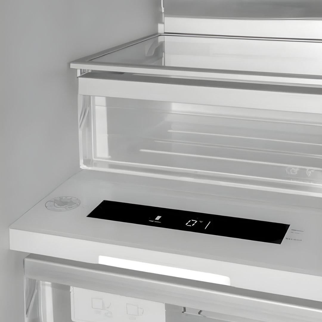 Congelador de columna panelable Bertazzoni de 18 pulgadas con bisagra izquierda e Ice Maker automático