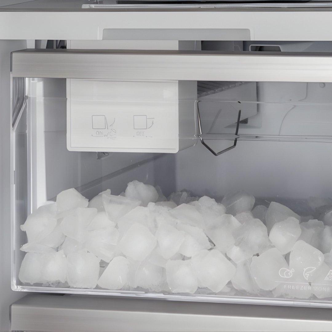 Congelador de columna panelable Bertazzoni de 24 pulgadas con Ice Maker automático y puerta reversible