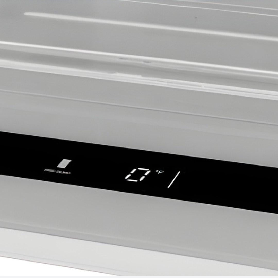Congelador de columna panelable Bertazzoni de 24 pulgadas con Ice Maker automático y puerta reversible