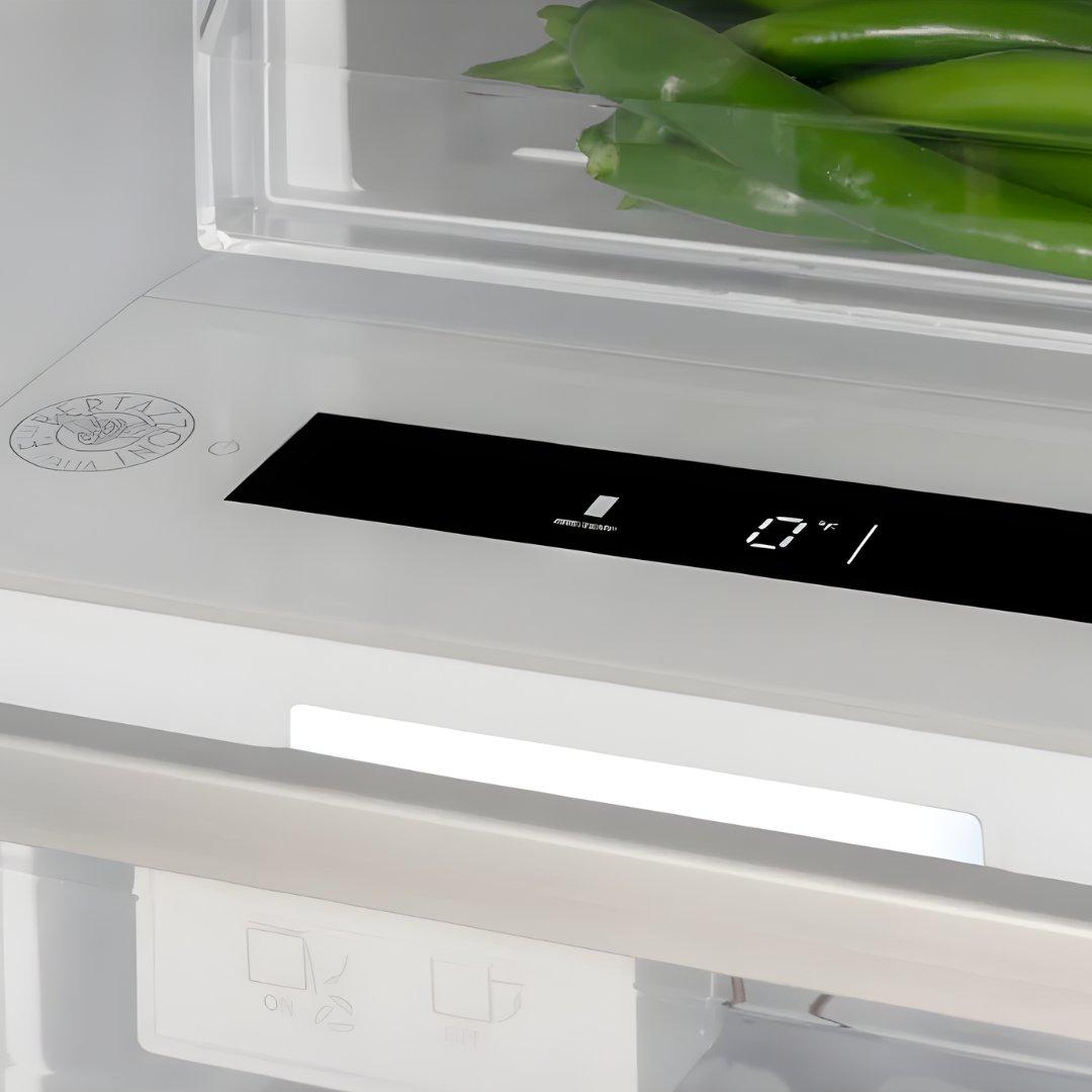 Congelador de columna panelable Bertazzoni de 24 pulgadas con Ice Maker automático y puerta reversible
