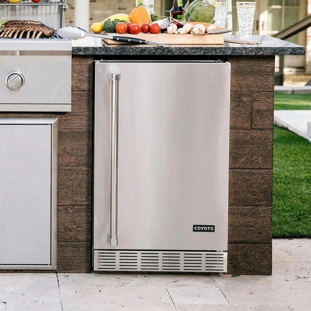 Frigobar Coyote de 24 pulgadas para exteriores con bisagra derecha en acero inoxidable