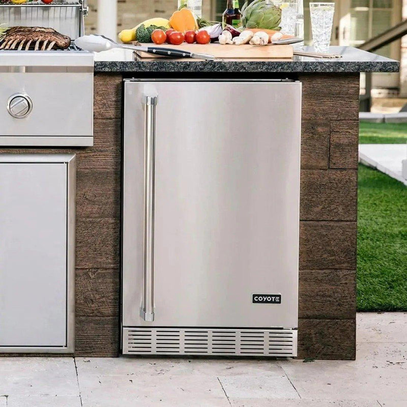Frigobar Coyote de 24 pulgadas para exteriores con bisagra derecha en acero inoxidable
