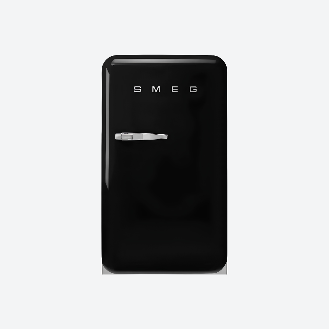 Frigobar retro Smeg de 21 pulgadas en color negro con congelador interno