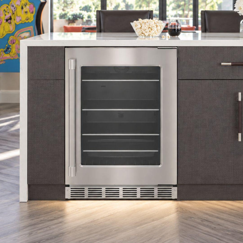 Refrigerador Thermador de 24 pulgadas bajo cubierta con puerta de cristal y jaladera Professional