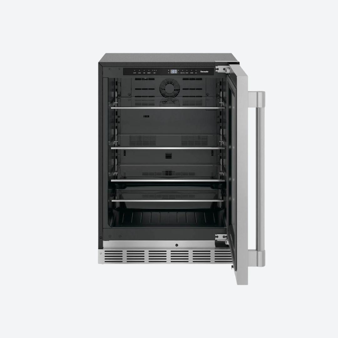Refrigerador Thermador de 24 pulgadas bajo cubierta con puerta de cristal y jaladera Professional