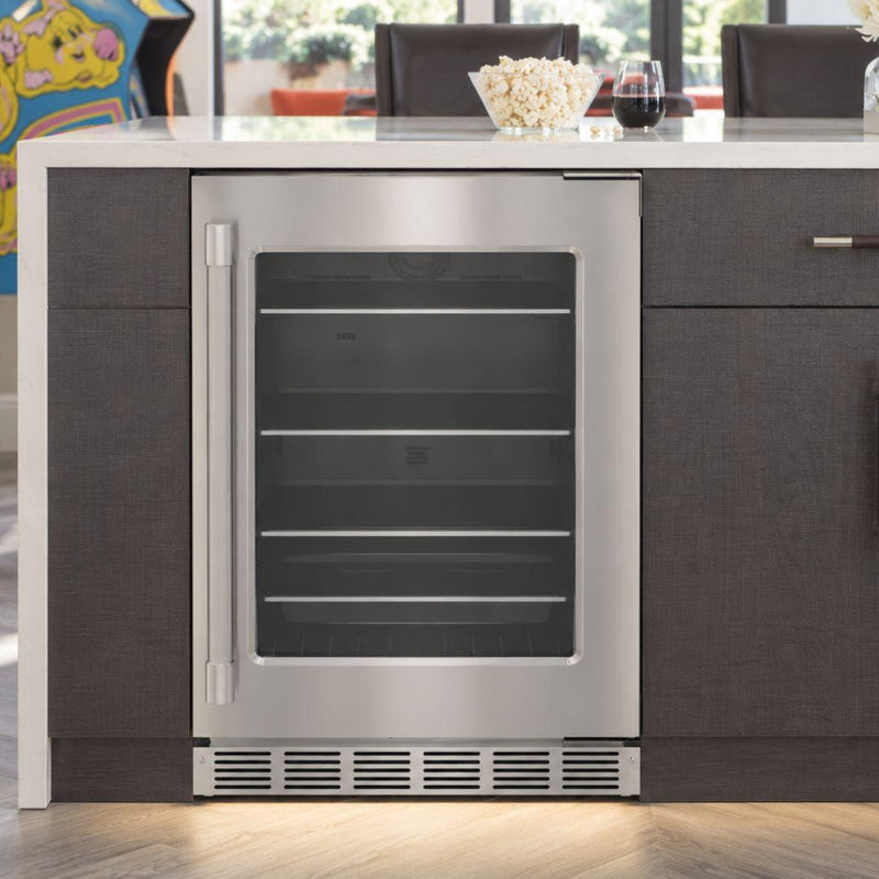 Refrigerador Thermador de 24 pulgadas bajo cubierta con puerta de cristal y jaladera Professional