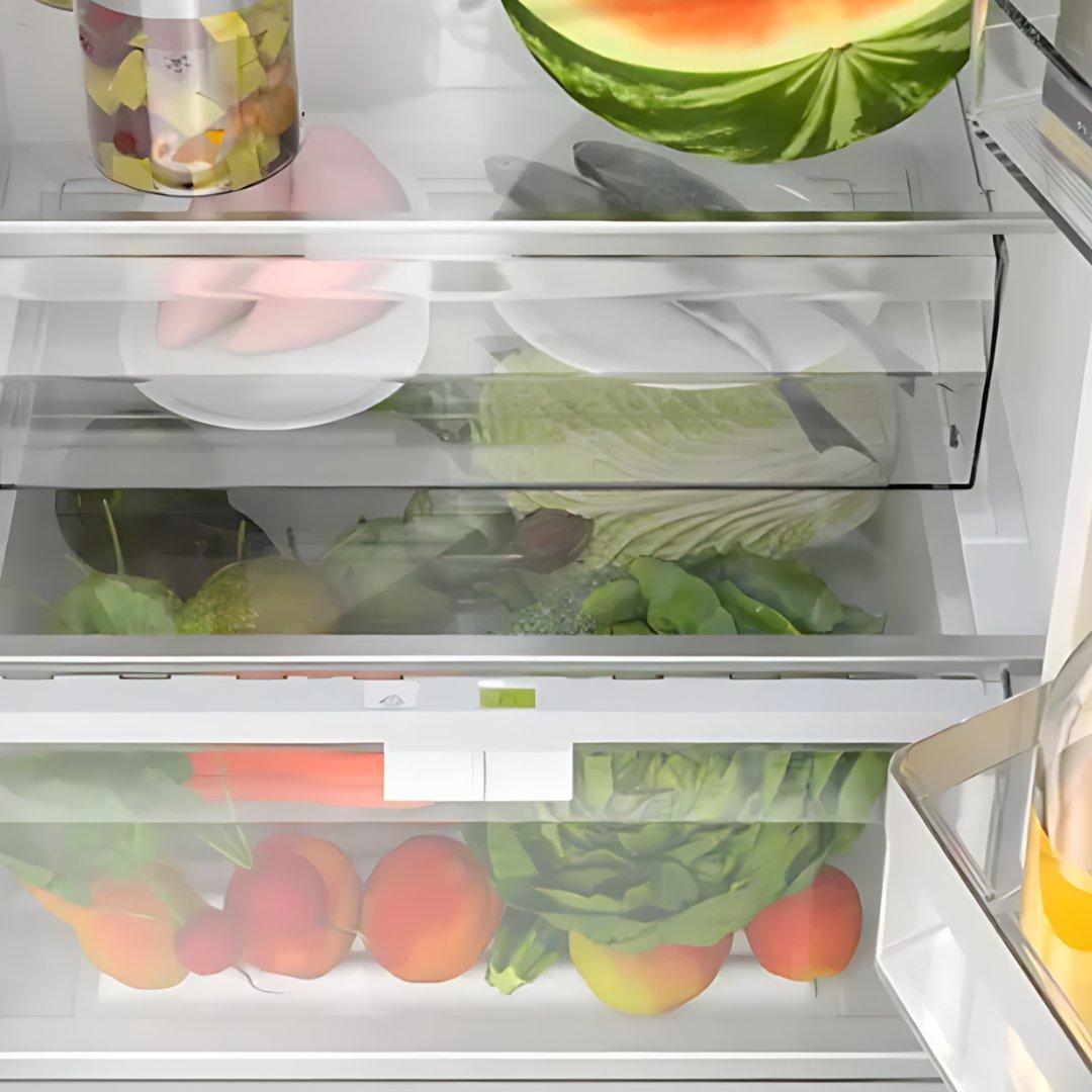 Refrigerador bottom mount Bosch de 24 pulgadas en acero inoxidable con diseño counter-depth