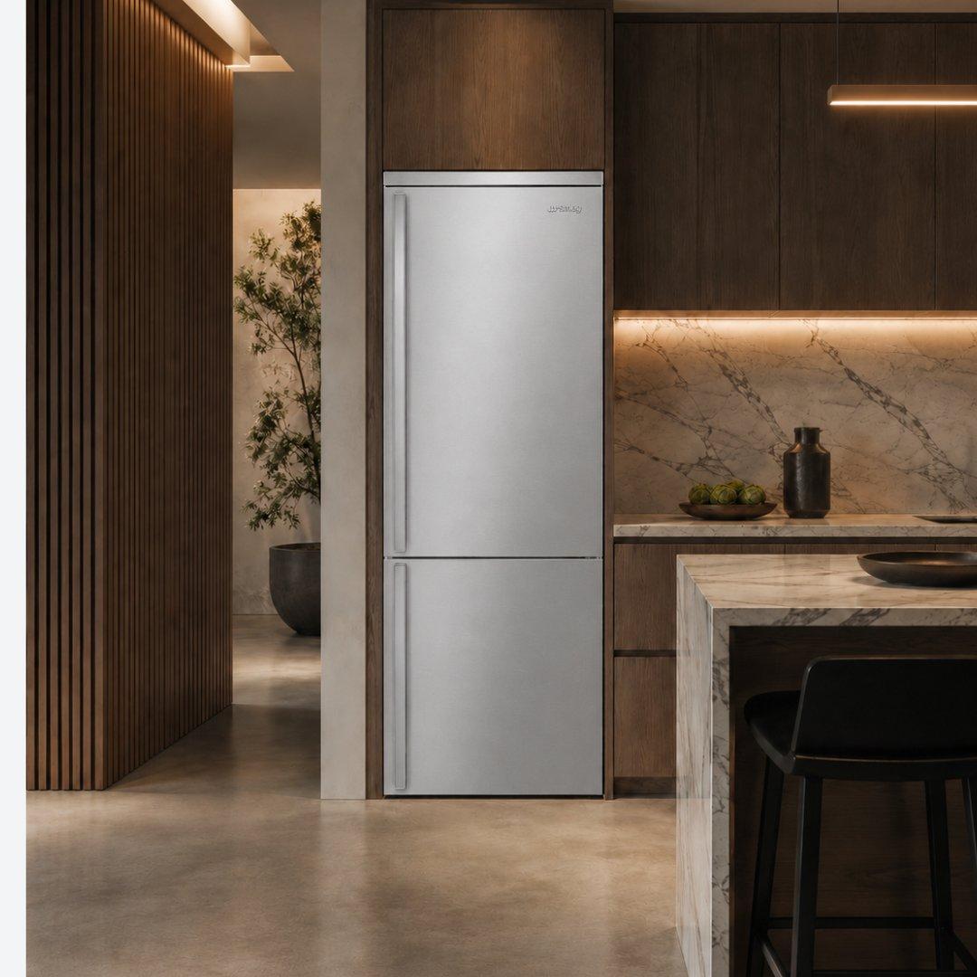 Refrigerador bottom mount Smeg Portofino de 28 pulgadas en acero inoxidable con opción de bisagra derecha o izquierda