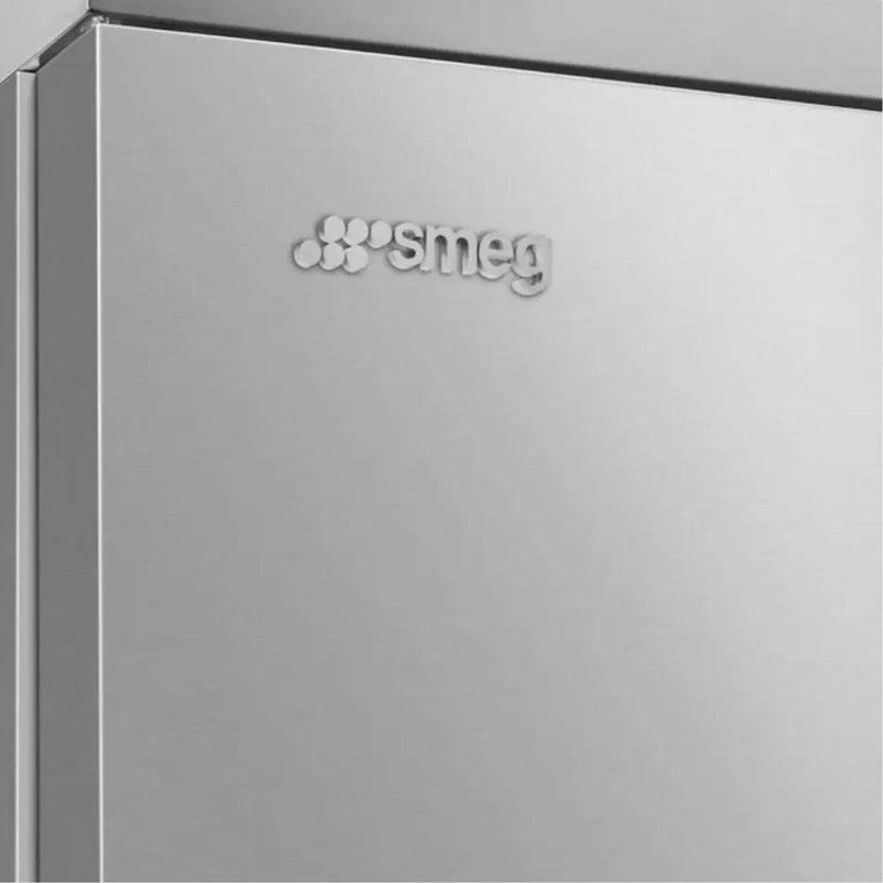 Refrigerador bottom mount Smeg Portofino de 28 pulgadas en acero inoxidable con opción de bisagra derecha o izquierda