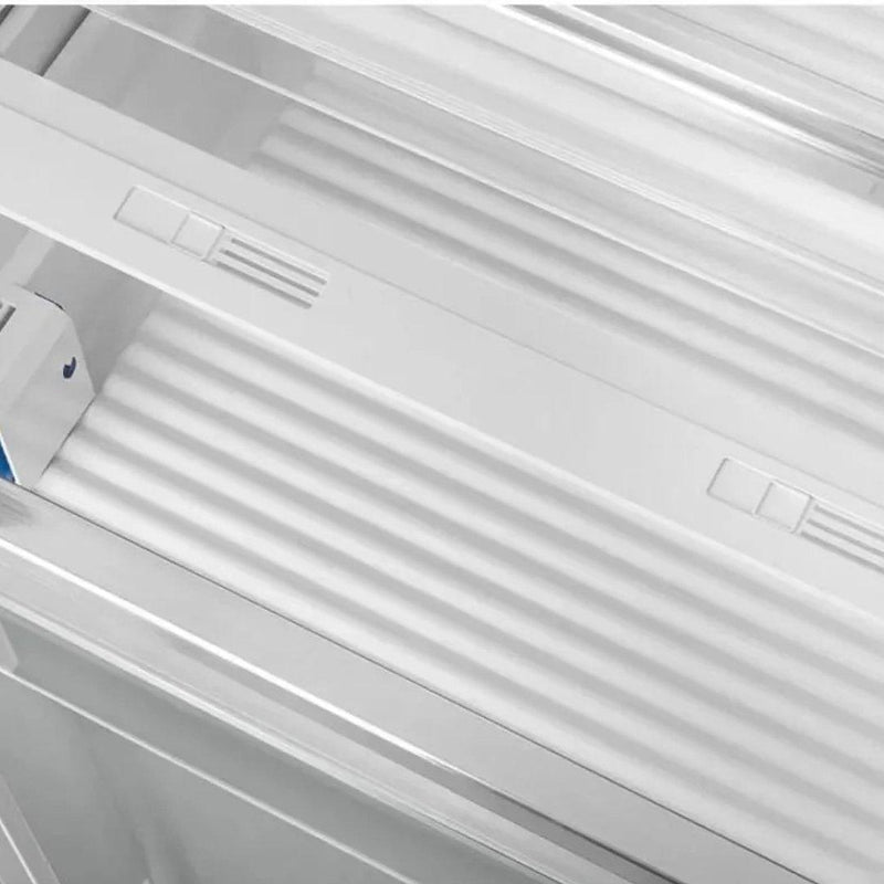 Refrigerador bottom mount Smeg Portofino de 28 pulgadas en acero inoxidable con opción de bisagra derecha o izquierda