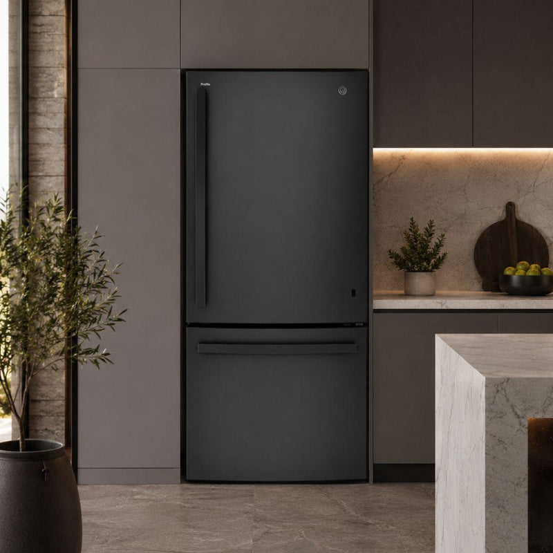 Refrigerador GE Profile bottom mount de 510 litros en acabado Dark Slate con congelador inferior