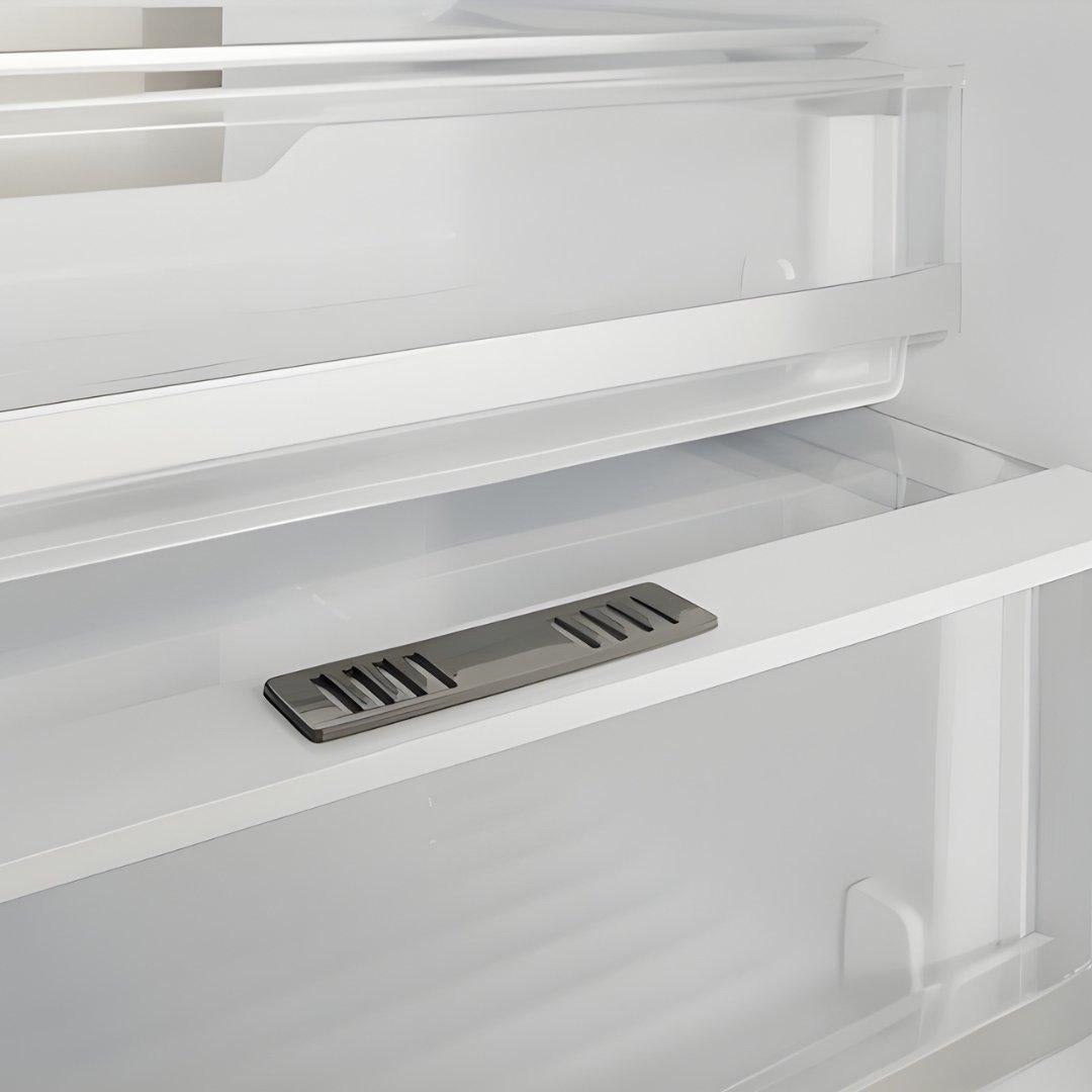 Refrigerador bottom mount panelable Bertazzoni de 24 pulgadas con cajón Fresco y puerta reversible