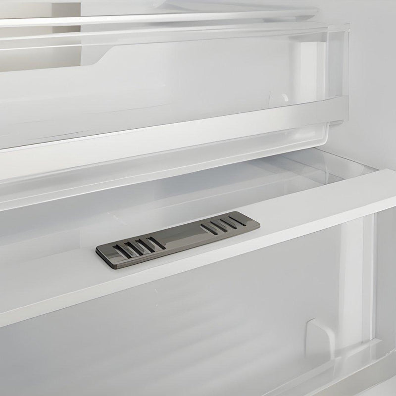 Refrigerador bottom mount panelable Bertazzoni de 24 pulgadas con cajón Fresco y puerta reversible