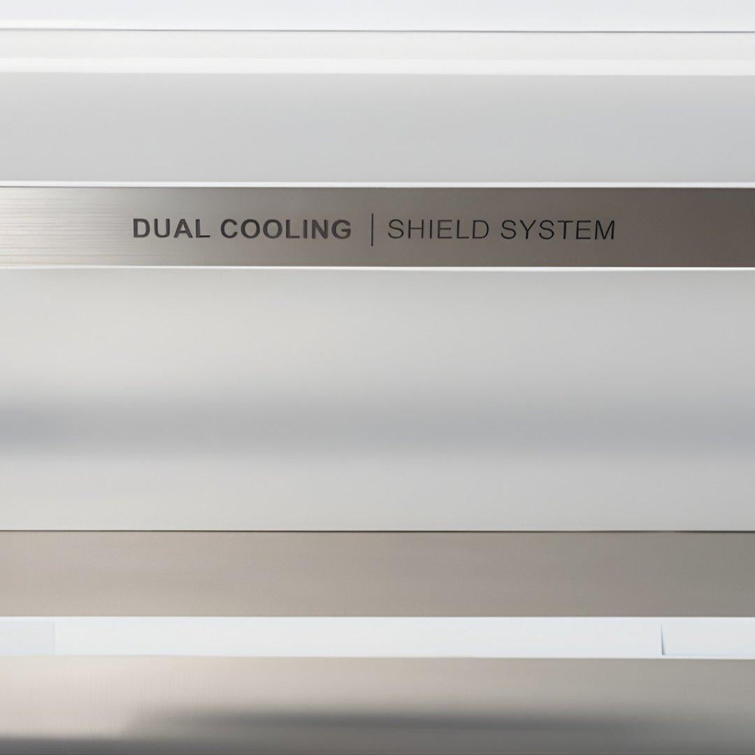 Refrigerador de columna panelable Bertazzoni de 24 pulgadas con dispensador interno de agua y puerta reversible