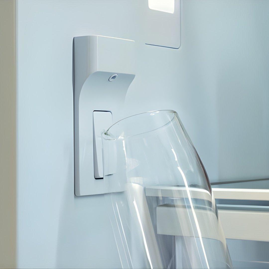 Refrigerador de columna panelable Bertazzoni de 24 pulgadas con dispensador interno de agua y puerta reversible